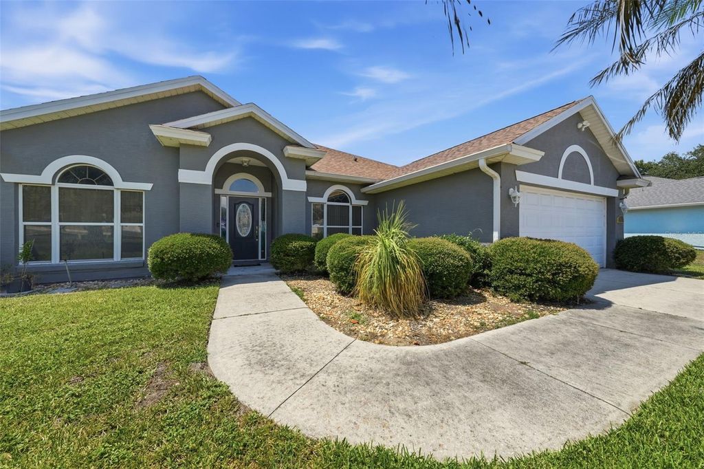 Image 5 of property listing at 36723 SUNDANCE DRIVE, Grand Island, FL 32735