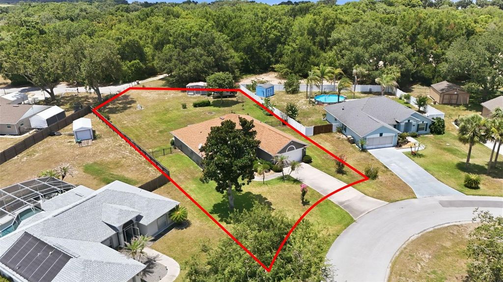 Image 44 of property listing at 36723 SUNDANCE DRIVE, Grand Island, FL 32735