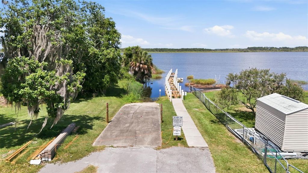 Image 60 of property listing at 36723 SUNDANCE DRIVE, Grand Island, FL 32735