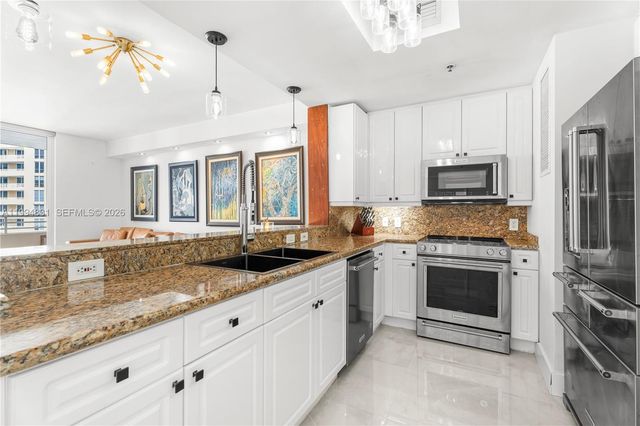 808 Brickell Key Dr 3007, Miami, FL 33131