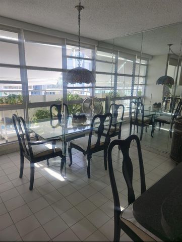 6400 Av Isla Verde COND. LOS PINOS OESTE apt 11 E, Carolina, PR 00979