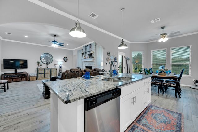 109 Creekside Drive, Glen Rose, TX 76043