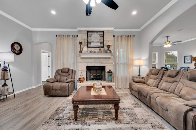 109 Creekside Drive, Glen Rose, TX 76043