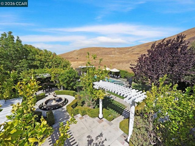 3911 3911 Deer Trail Ln, Danville, CA 94506