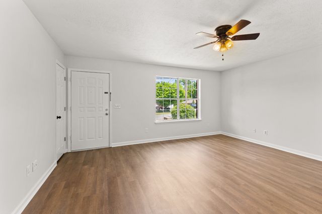 207 Juanita Ave, Gallatin, TN 37066