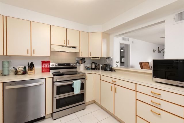 11000 GULF BOULEVARD 1002, Treasure Island, FL 33706