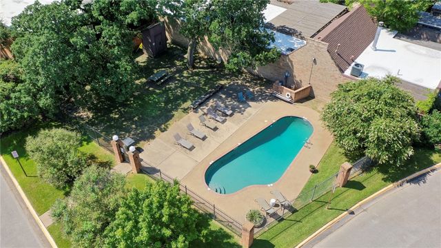 1518 Wolf Run, College Station, TX 77840