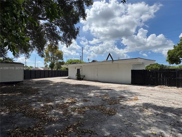 1605 NW 95th St, Miami, FL 33147