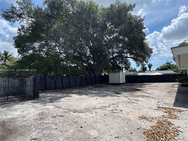 1605 NW 95th St, Miami, FL 33147