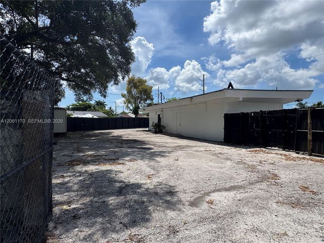 1605 NW 95th St, Miami, FL 33147