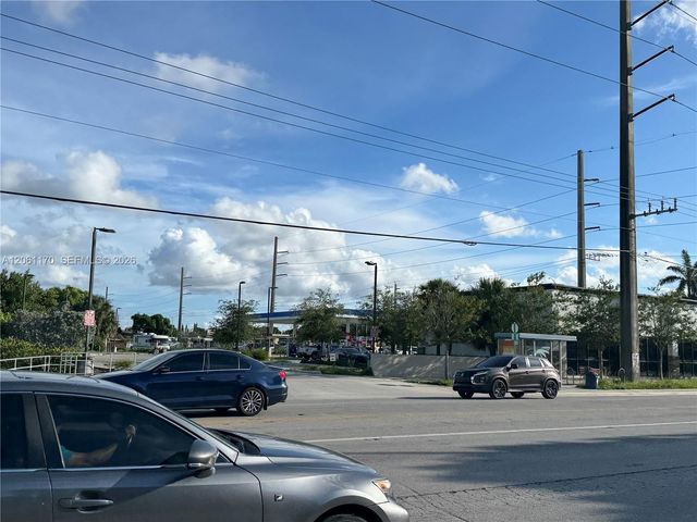 1605 NW 95th St, Miami, FL 33147