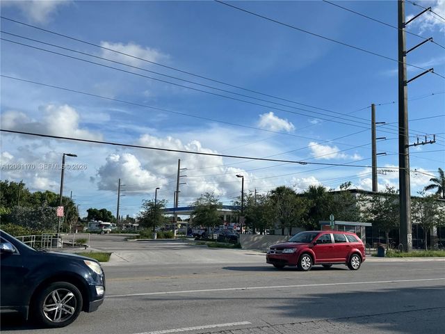 1605 NW 95th St, Miami, FL 33147