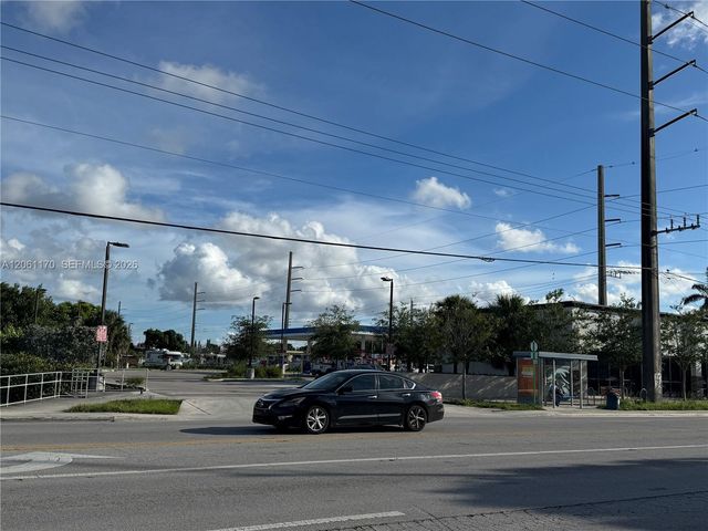 1605 NW 95th St, Miami, FL 33147