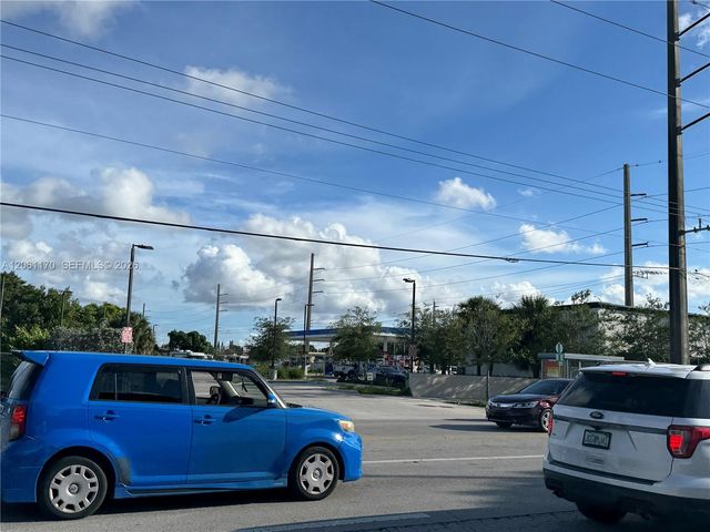 1605 NW 95th St, Miami, FL 33147