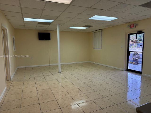 1605 NW 95th St, Miami, FL 33147