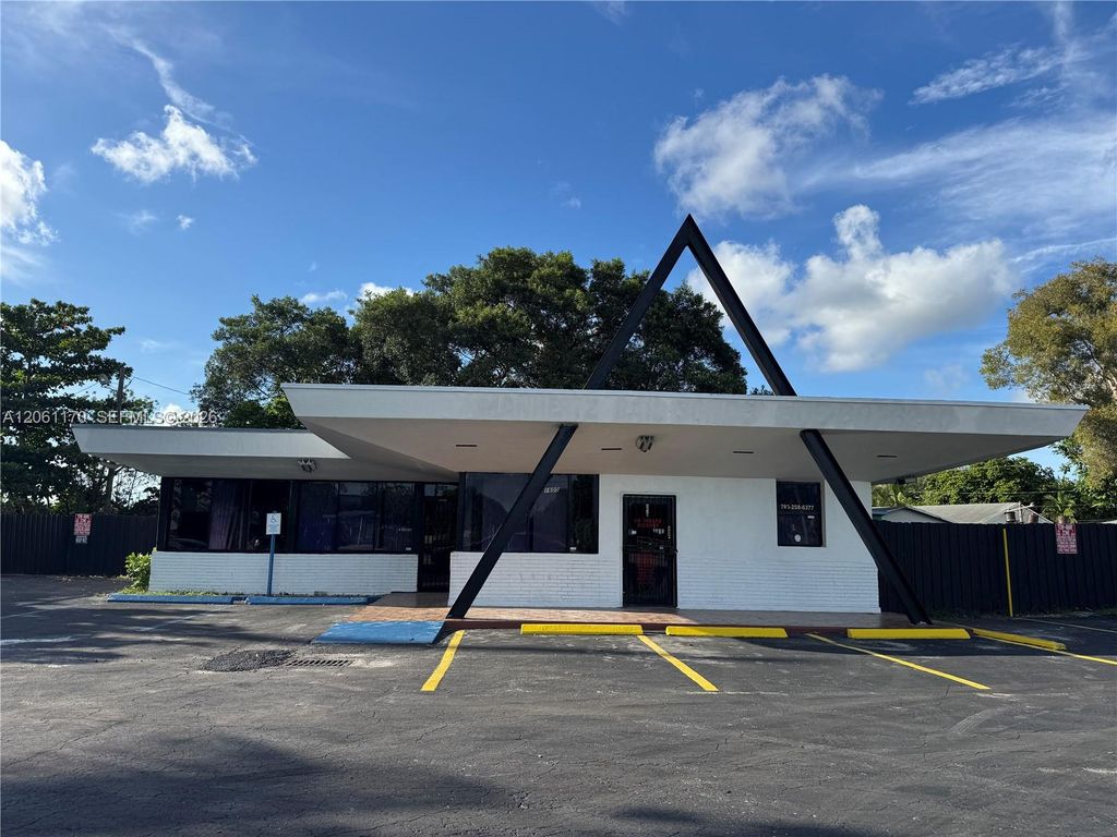 1605 NW 95th St, Miami, FL 33147