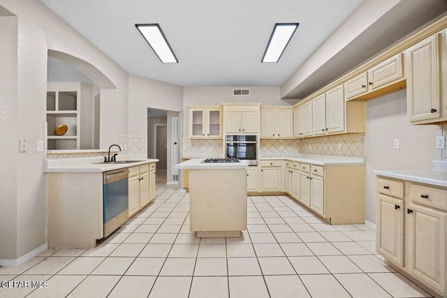 13701 Paseo Del Mar Drive, Horizon City, TX 79928