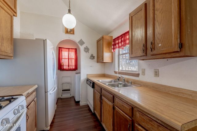 1576 DICK MAYERS Drive, El Paso, TX 79936