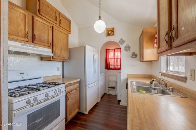 1576 DICK MAYERS Drive, El Paso, TX 79936