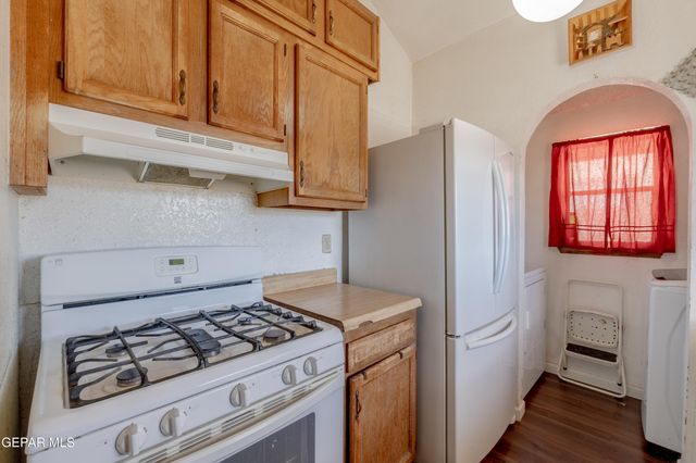 1576 DICK MAYERS Drive, El Paso, TX 79936