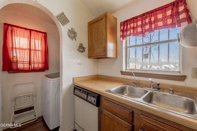 1576 DICK MAYERS Drive, El Paso, TX 79936