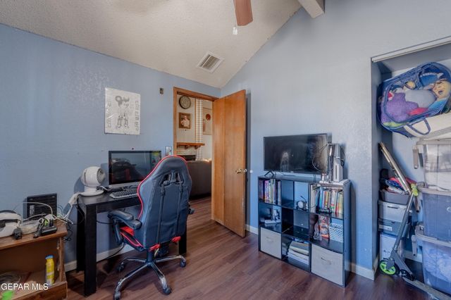1576 DICK MAYERS Drive, El Paso, TX 79936