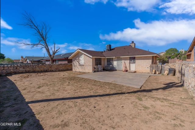 1576 DICK MAYERS Drive, El Paso, TX 79936