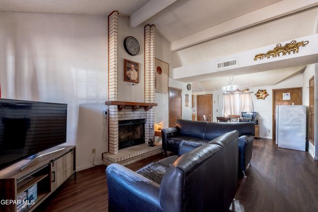 1576 DICK MAYERS Drive, El Paso, TX 79936