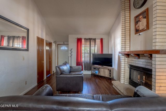 1576 DICK MAYERS Drive, El Paso, TX 79936
