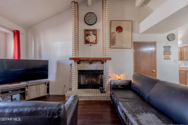 1576 DICK MAYERS Drive, El Paso, TX 79936
