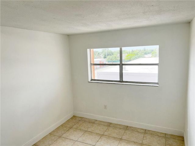 3710 NW 21st Street 408, Lauderdale Lakes, FL 33311