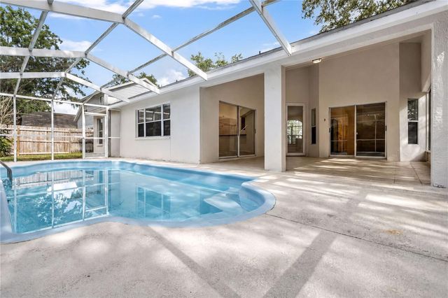 2302 LYNCREST COURT, Valrico, FL 33596