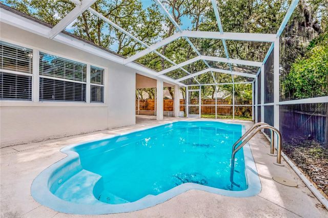 2302 LYNCREST COURT, Valrico, FL 33596