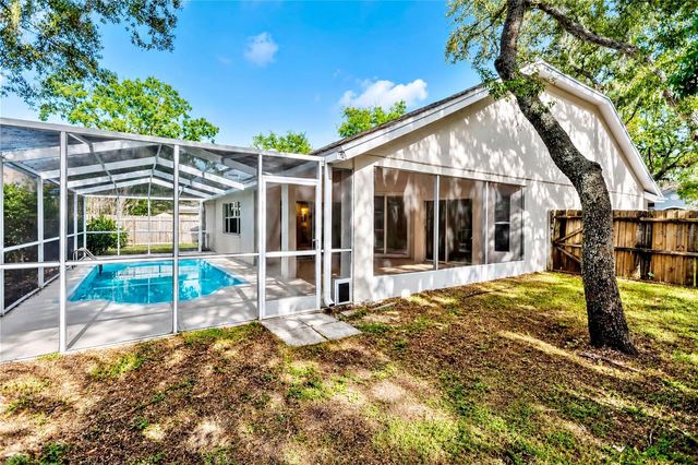 2302 LYNCREST COURT, Valrico, FL 33596