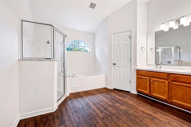 2302 LYNCREST COURT, Valrico, FL 33596