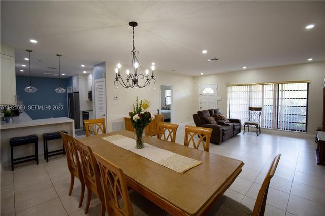 1140 NE 204th St, Miami, FL 33179