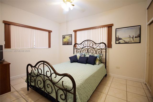 1140 NE 204th St, Miami, FL 33179