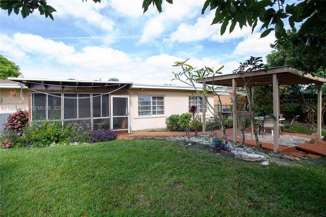 1140 NE 204th St, Miami, FL 33179