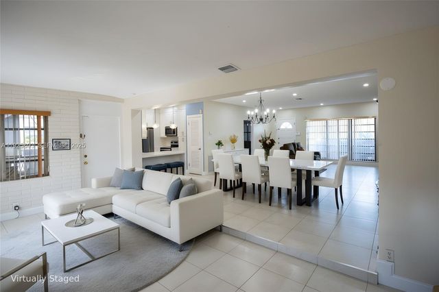 1140 NE 204th St, Miami, FL 33179