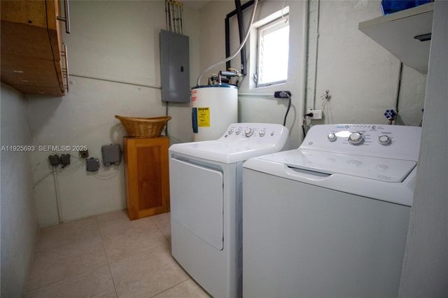 1140 NE 204th St, Miami, FL 33179