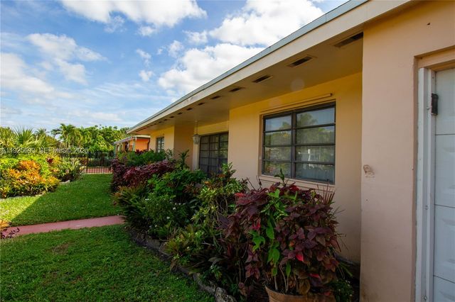 1140 NE 204th St, Miami, FL 33179