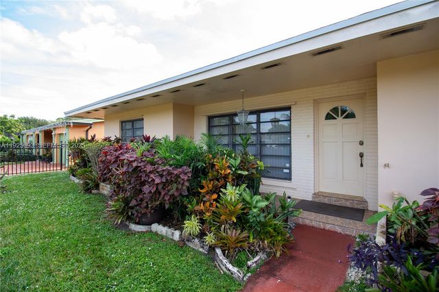1140 NE 204th St, Miami, FL 33179