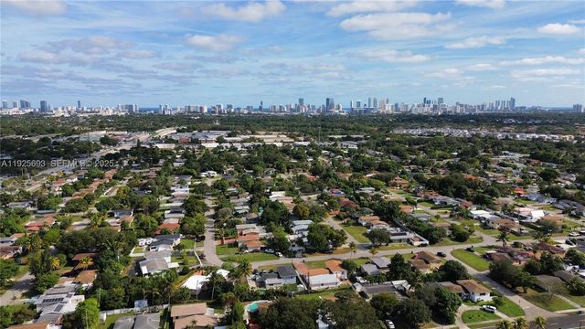 1140 NE 204th St, Miami, FL 33179