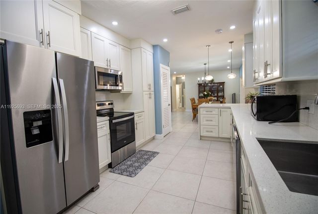 1140 NE 204th St, Miami, FL 33179