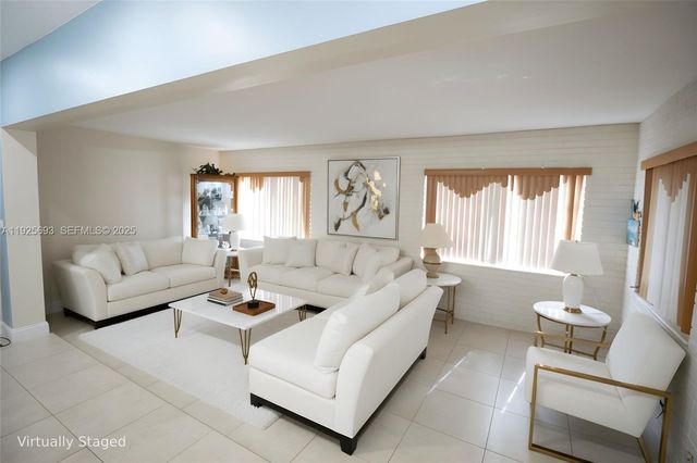 1140 NE 204th St, Miami, FL 33179