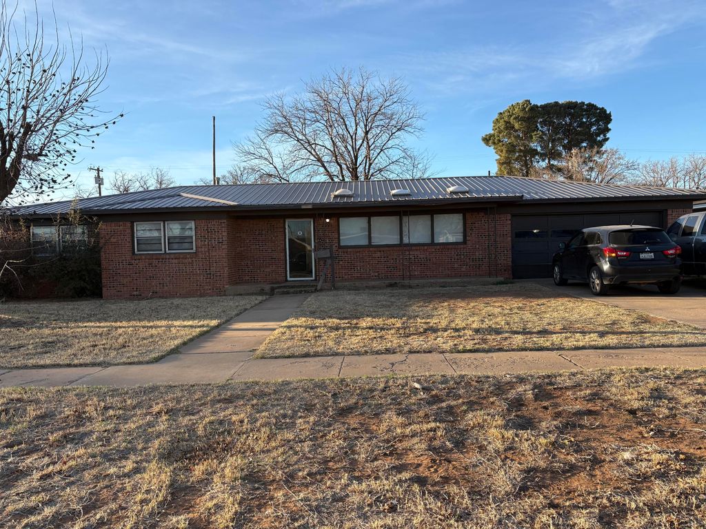 1214 E Broadway Street, Brownfield, TX 79316