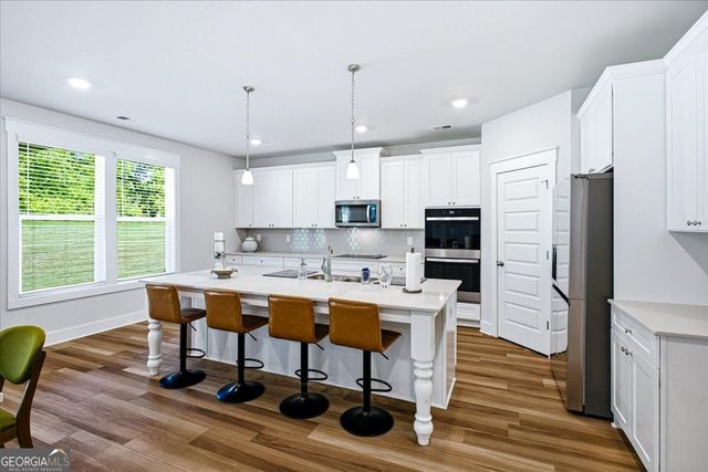 2 Whites Pond Road, Moreland, GA 30259