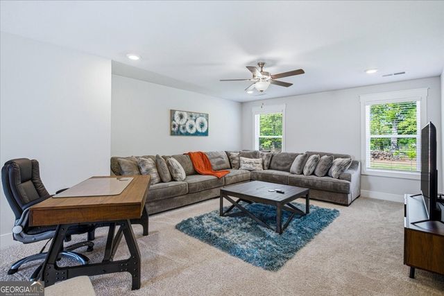 2 Whites Pond Road, Moreland, GA 30259