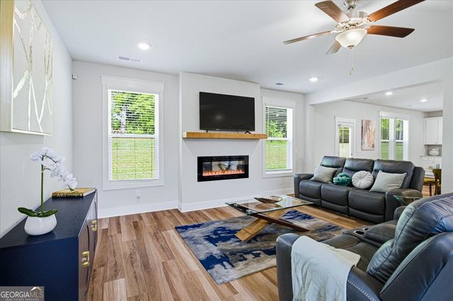 2 Whites Pond Road, Moreland, GA 30259