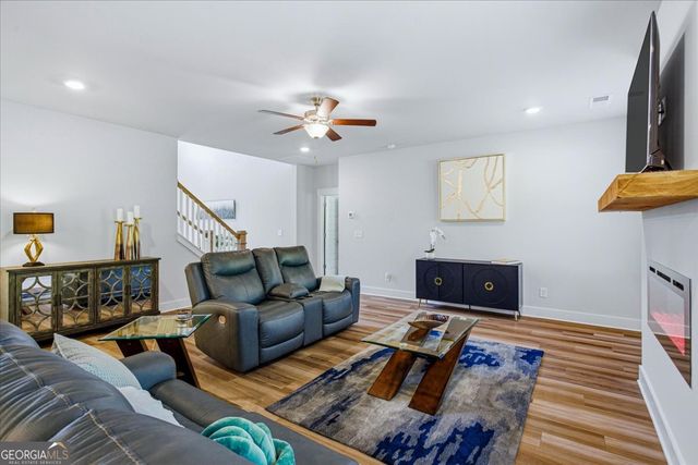 2 Whites Pond Road, Moreland, GA 30259